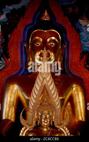 Chiang mai, Thailandia. 19 Nov 2009. Una vista da vicino di una statua del Buddha al tempio Phra Tat Doi Suthep, il luogo sacro di culto buddista trovato sulla cima del monte Doi Suthep nella città settentrionale della Thailandia di Chiang mai, fondata nel 1386. Credit: Paul Lakatos/SOPA Images/ZUMA Wire/Alamy Live News Foto Stock