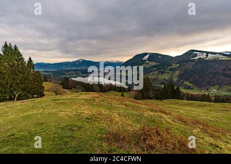 Colorata escursione autunnale vicino a Immenstadt nell'Allgau Foto Stock