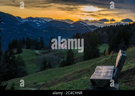 Colorata escursione autunnale vicino a Immenstadt nell'Allgau Foto Stock