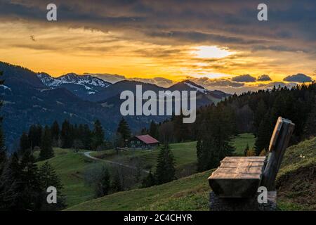 Colorata escursione autunnale vicino a Immenstadt nell'Allgau Foto Stock