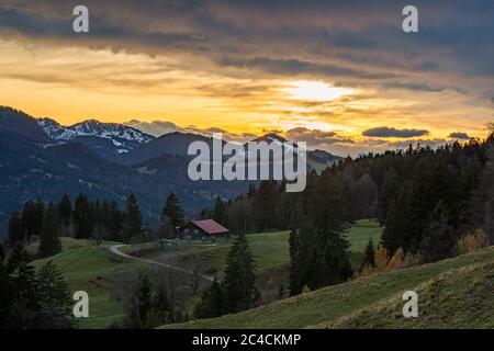 Colorata escursione autunnale vicino a Immenstadt nell'Allgau Foto Stock