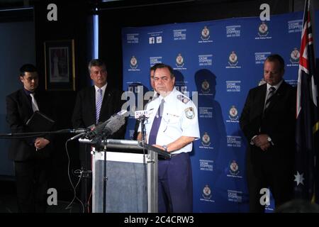 Vice Commissario Nick Kaldas – Vice Commissario, operazioni sul campo, la polizia del NSW risponde alle domande dei media. Foto Stock