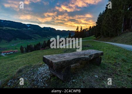 Colorata escursione autunnale vicino a Immenstadt nell'Allgau Foto Stock