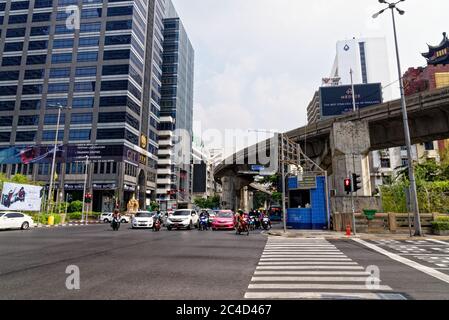 Bangkok, Thailandia, traffico in centro - Busy Rama i Road nel centro della città - 22 gennaio 2020 Foto Stock