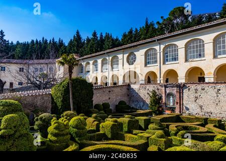 24 marzo 2019 - Collepardo, Frosinone, Lazio, Italia - Certosa di Trisulti, ex Certosa di Certosa e Cistercense. Il giardino, verdure ex Foto Stock