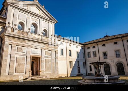 24 marzo 2019 - Collepardo, Frosinone, Lazio, Italy - Certosa di Trisulti, Certosa di Certosa. Il cortile dell'abbazia con la chiesa di San Foto Stock