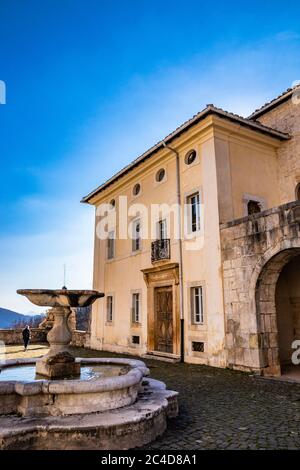 24 marzo 2019 - Collepardo, Frosinone, Lazio, Italy - Certosa di Trisulti, Certosa di Certosa. Il cortile dell'abbazia con l'antico Libraro Foto Stock