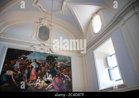 24 marzo 2019 - Collepardo, Frosinone, Lazio, Italy - Certosa di Trisulti, Certosa di Certosa. Il refettorio dell'abbazia, con un grande dipinto Foto Stock