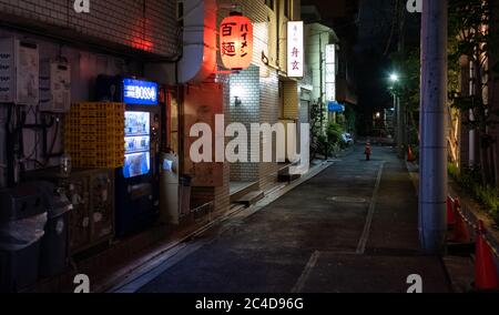 Nakameguro quartiere vicolo posteriore di notte, Tokyo, Giappone Foto Stock