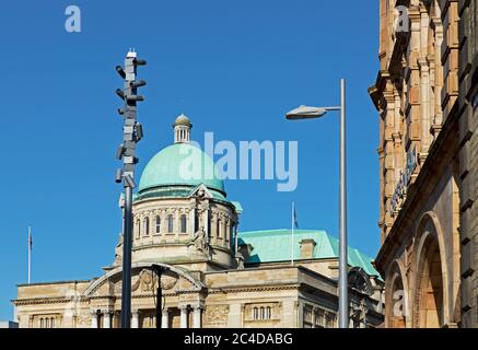 Telecamere CCTV di fronte al municipio, Queen Victoria Square, Hull, Humberside, East Yorkshire, Inghilterra UK Foto Stock