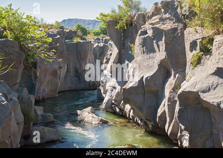 Gole Alcantara - un canyon fiume Alcantara vicino all'Etna in Sicilia Foto Stock