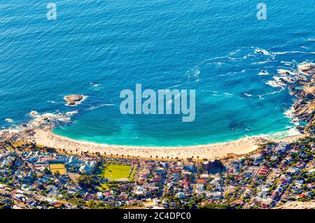 La spiaggia di Camps Bay, Città del Capo, Sud Africa Foto Stock