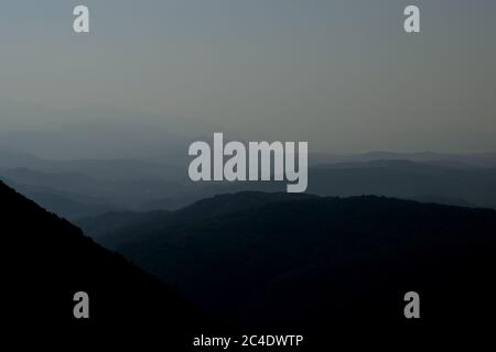 Splendida vista delle colline che si affievolisce in Turchia Foto Stock