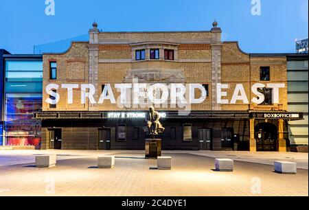 Stratford East Theatre Royal Stratford at Night London UK Foto Stock