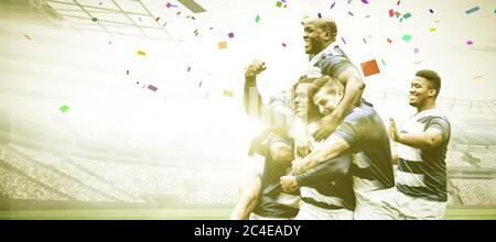 Immagine digitale composita della squadra di rugby che celebra una vittoria nello stadio sportivo Foto Stock