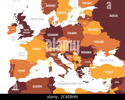 Mappa europea - marrone arancione colorato su sfondo scuro. Mappa politica dettagliata del continente europeo con etichettatura dei nomi di paesi, oceani e mari. Illustrazione Vettoriale