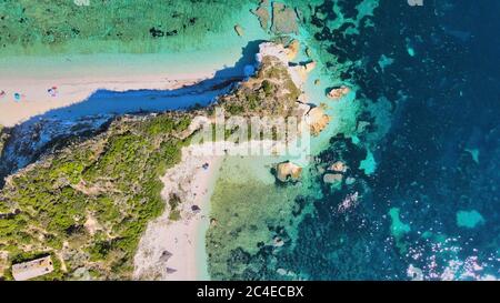 Isola D'Elba, Italia. Incredibile vista aerea della spiaggia di Padulella vicino a Portoferraio. Foto Stock