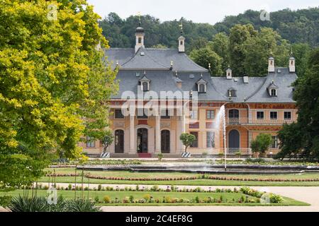 Dresda, Germania. 26 Giugno 2020. Il palazzo di montagna nel Palazzo e Parco di Pillnitz. Credit: dpa/dpa-Zentralbild/dpa/Alamy Live News Foto Stock