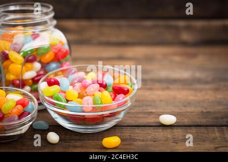 I fagioli di gelatina nel recipiente di vetro Foto Stock