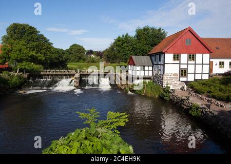 Mulino e fiume, Saeby, Jutland, Danimarca, Europa Foto Stock