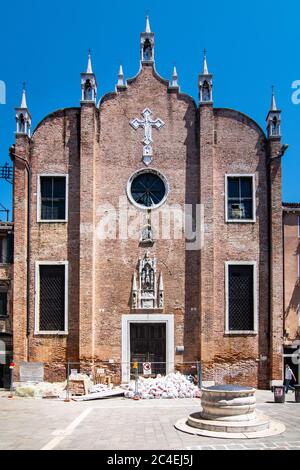 VENEZIA, ITALIA - 2020 MAGGIO: Chiesa di Sant'Apoponale il 2020 maggio a Venezia. Foto Stock