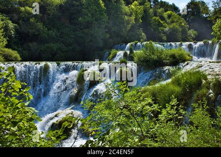 Belle cascate nel Parco Nazionale di Krka in Croazia Foto Stock