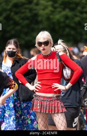 Membri della comunità LGBT in una manifestazione sulla materia Black Lives, Hyde Park, Londra, 20 giugno 2020 Foto Stock