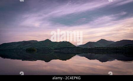 Tramonto su Derwentwater, Lake District Foto Stock