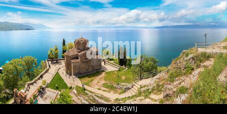 Jovan Kaneo chiesa in Ohrid in una bella giornata estiva, Repubblica di Macedonia Foto Stock