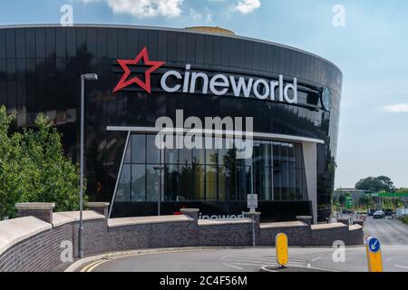 LONDRA, INGHILTERRA - 26 GIUGNO 2020: Il cinema Cineworld a South Ruislip, Londra chiuso durante il blocco COVID-19 pronto per le restrizioni di essere relaxe Foto Stock