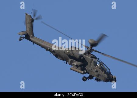 L'elicottero Apache AAC si esibisce al campo di volo Wattisham di Suffolk. Foto Stock