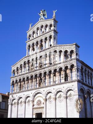 Facciata della Basilica, San Michele in forno, Piazza San Michele, Lucca, Toscana, Italia Foto Stock