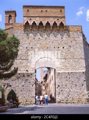 Porta d'ingresso alla Città Vecchia, San Gimignano, Toscana, Italia Foto Stock