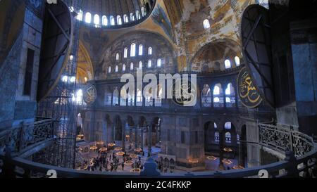 Istanbul, Turchia - 8 gennaio 2020: L'interno della Santa Sofia. Foto Stock