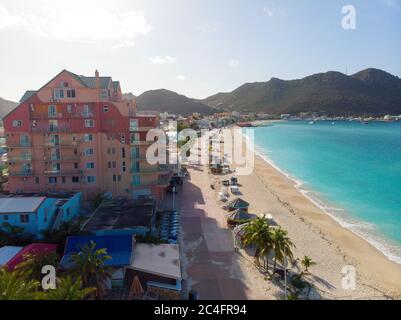 Primo piano Vista aerea di philipsburg nell'isola caraibica di st.maarten. Foto Stock