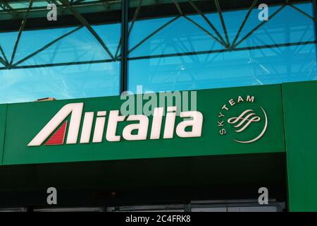 Roma, Italia - 1 giugno 2020: Ingresso al Terminal 1 dell'aeroporto internazionale Leonardo da Vinci di Fiumicino, Roma, Italia. Foto Stock