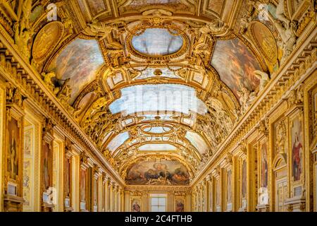 Galerie d'Apollon (Galleria Apollo) nel Museo del Louvre Parigi Francia Foto Stock