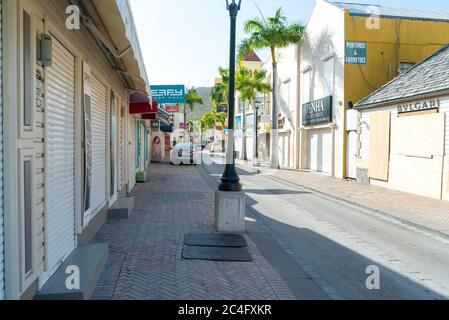 Mercato vuoto a Philipsburg sull'isola di St.maarten, a causa del virus corona che ha obbligato l'isola a chiudere. Foto Stock