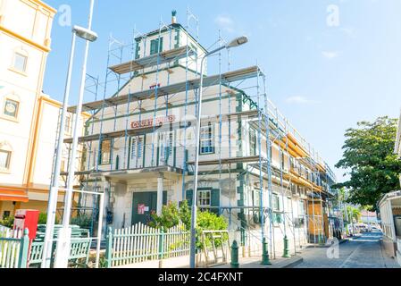 St.maarten Corte casa in fase di ristrutturazione durante la corona di emergenza blocco. La casa di corte ha sostenuto i danni durante l'uragano Irma in 2017 Foto Stock