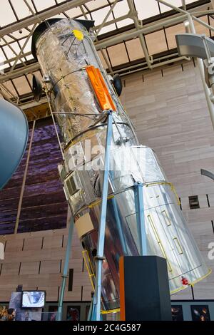 Grande modello del telescopio spaziale Hubble nel Museo Nazionale dell'aria e dello spazio di Smithsonian, Washington, DC, USA Foto Stock