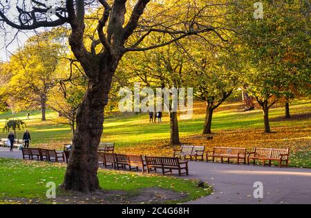 Princes Stret Gardens in autunno, Edimburgo, Scozia, Regno Unito Unitrd. Foto Stock