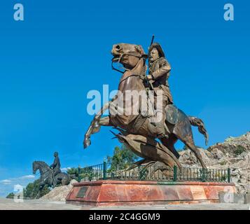 La Bufa, Zacatecas, Messico - 26 ottobre 2006: Primo piano di Pancho (Generale Francisco) Villa statua sulla collina la Bufa, isolata su sfondo cielo. Foto Stock