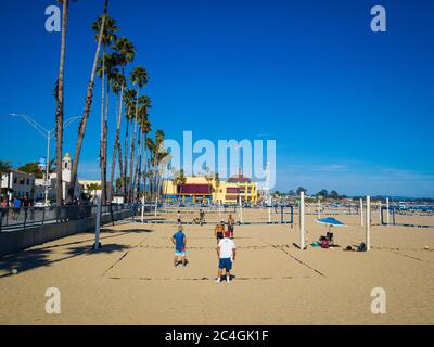 Santa Cruz California è conosciuta per lo stile di vita alternativo, la vela skate e il surf Foto Stock