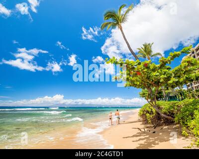 Kaanapali Beach, Maui, Hawaii, tre miglia di sabbia bianca e acqua cristallina Foto Stock