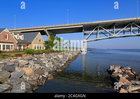 Riverwalk Landing & Coleman Memorial Bridge, Yorktown, Virginia, Stati Uniti Foto Stock