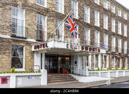 Il Chatsworth Hotel, con la sua facciata georgiana, è un edificio classificato di grado II. E' il piu' vecchio e grande hotel in Worthing, West Sussex, Inghilterra, Regno Unito. Foto Stock