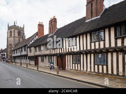 Le case di riunione del XV secolo, Stratford Guildhall, la scuola di Shakespeare, e la Cappella delle Gilde in Church Street, Stratford-upon-Avon, Inghilterra, Regno Unito. Foto Stock