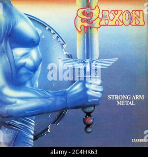 Saxon strong Arm Metal, la copertina di Saxon's Greatest Hits 12'' LP Vinyl - vintage Record Foto Stock