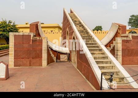 Jaipur, Rajasthan, India; Feb, 2020 : la meridiana più grande nel Mantar Jantar, Jaipur, Rajasthan, India Foto Stock