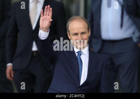 Il leader del Fianna Fail, Micheal Martin, lascia la prigione - nel Centro Congressi di Dublino, dove è stato eletto come nuovo Premier irlandese e ha ufficialmente votato come nuovo Taoiseach. Foto Stock